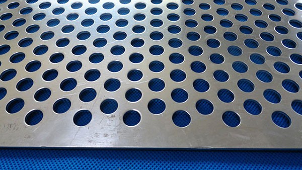 不鏽(xiù)鋼沖(chòng)孔網