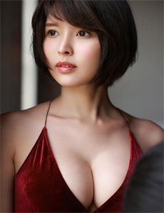 《美女把胸罩解开让男生摸-中国南海》